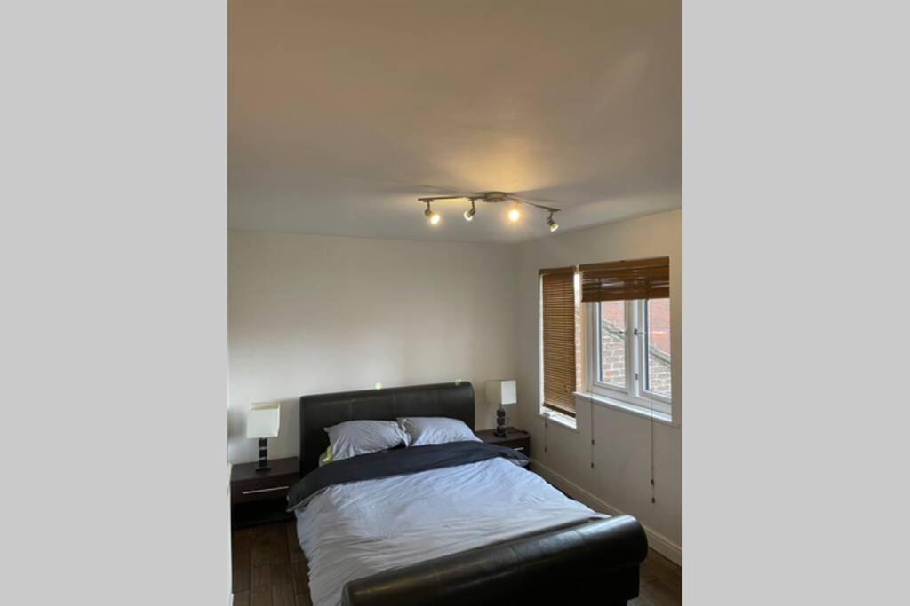 Beautiful Apartment Right Off Of Broadway Market London Ngoại thất bức ảnh